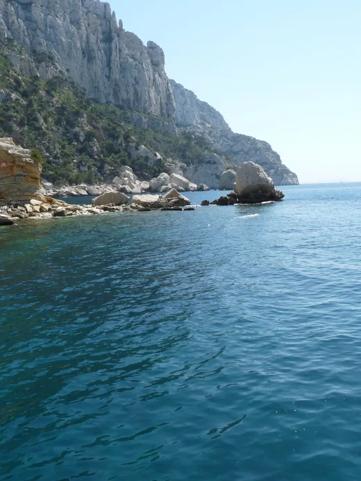 Réception privée en bord de calanque sur la côte marseillaise